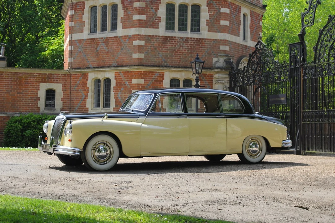 1964 Daimler - Image 17 of 30