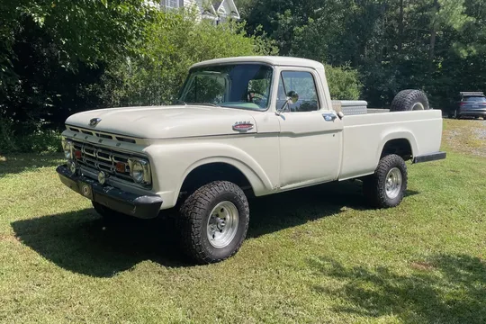 1964 Ford F-100 Custom 4×4 4-Speed