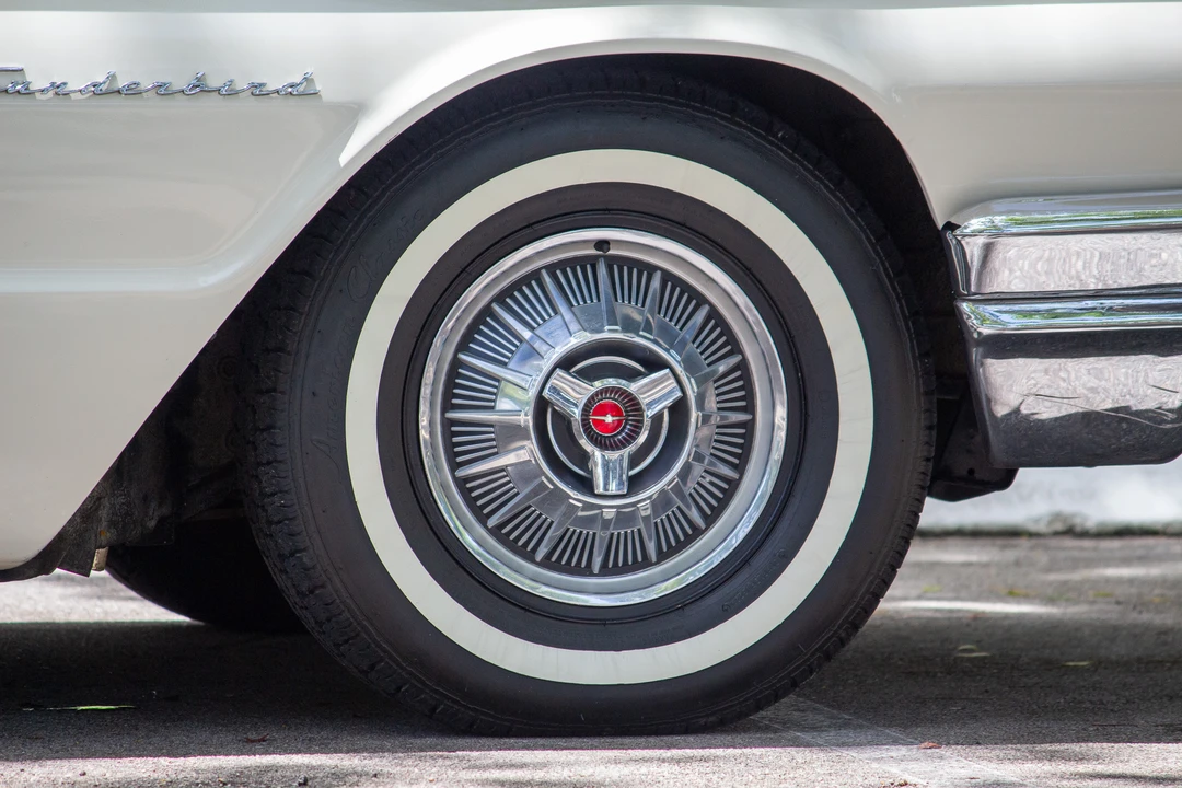 1964 Ford Thunderbird 4th Gen - Image 25 of 31