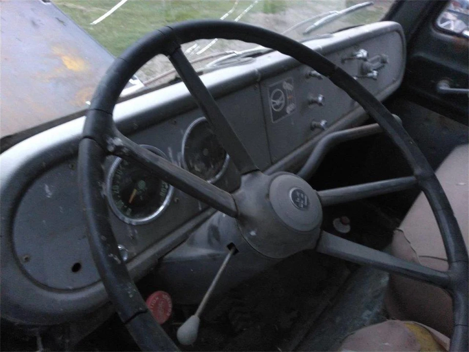 1964 International - Image 10 of 17