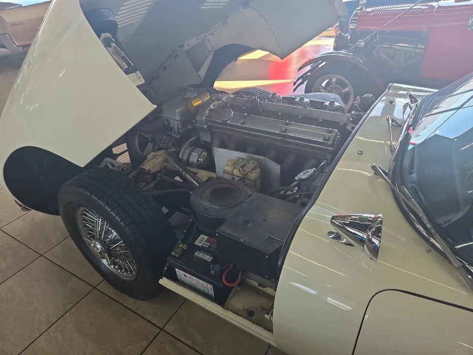 1964 Jaguar E-Type Series 1 - Image 10 of 18