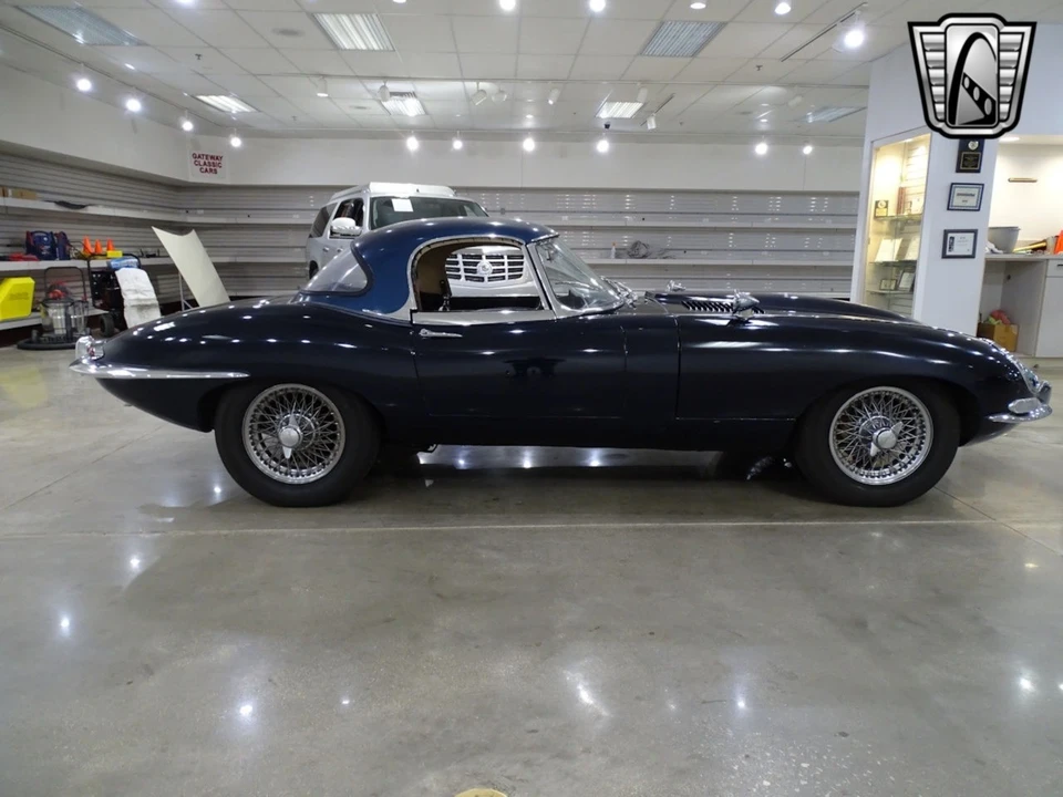 1964 Jaguar XK - Image 9 of 12