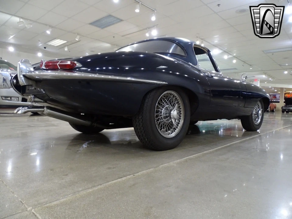 1964 Jaguar XK - Image 8 of 12