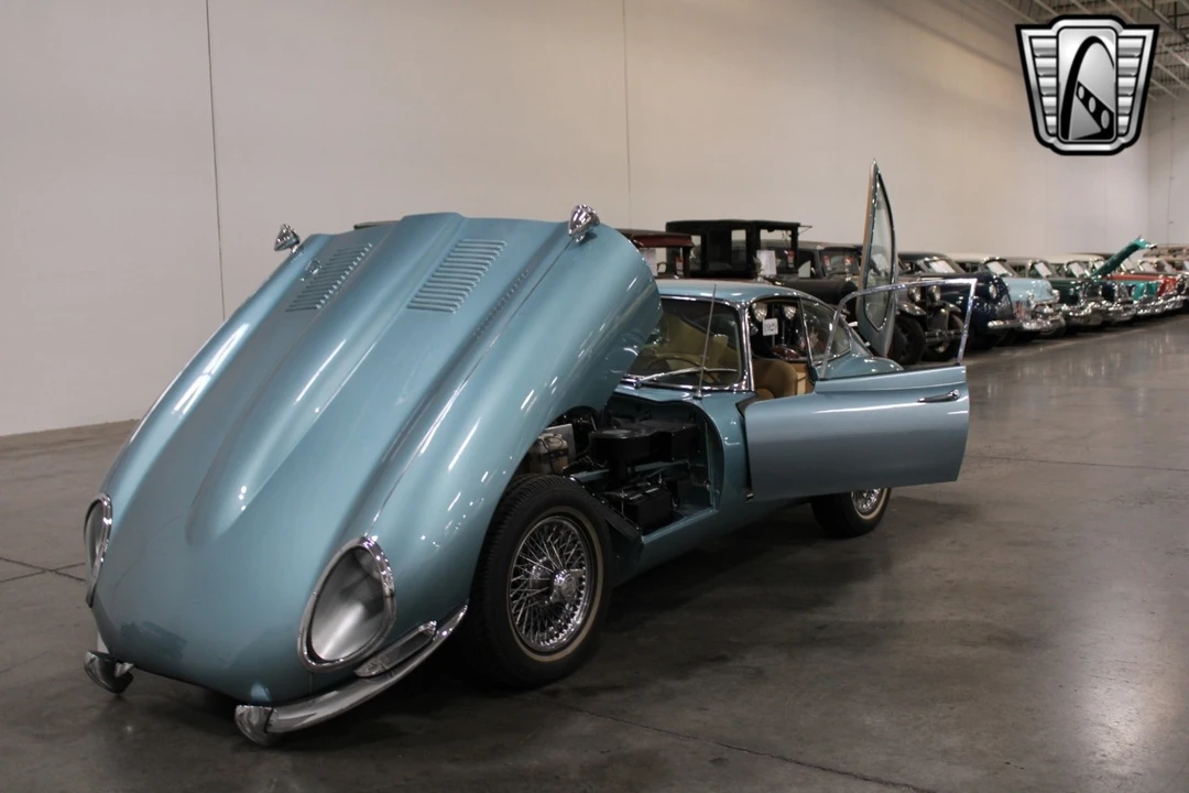 1964 Jaguar XK - Image 9 of 12