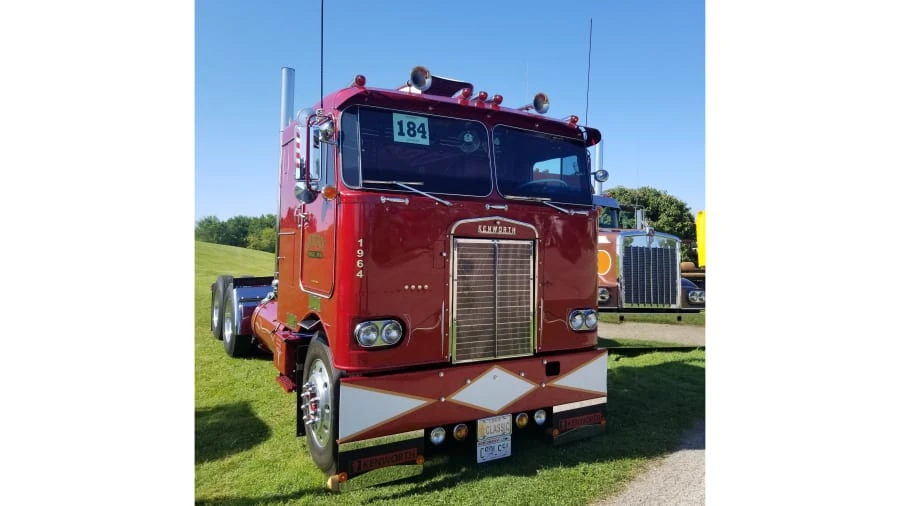 1964 Kenworth - Image 2 of 9