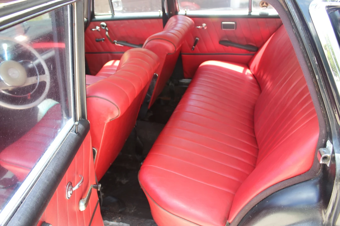 1964 Mercedes-Benz W111 Sedan - Image 27 of 31