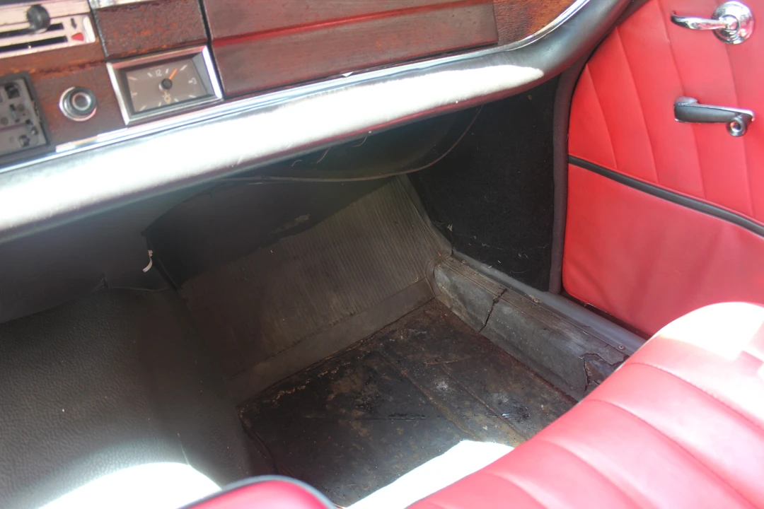 1964 Mercedes-Benz W111 Sedan - Image 30 of 31
