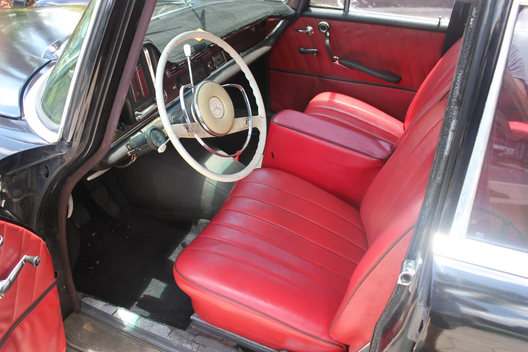 1964 Mercedes-Benz W111 Sedan - Image 25 of 31