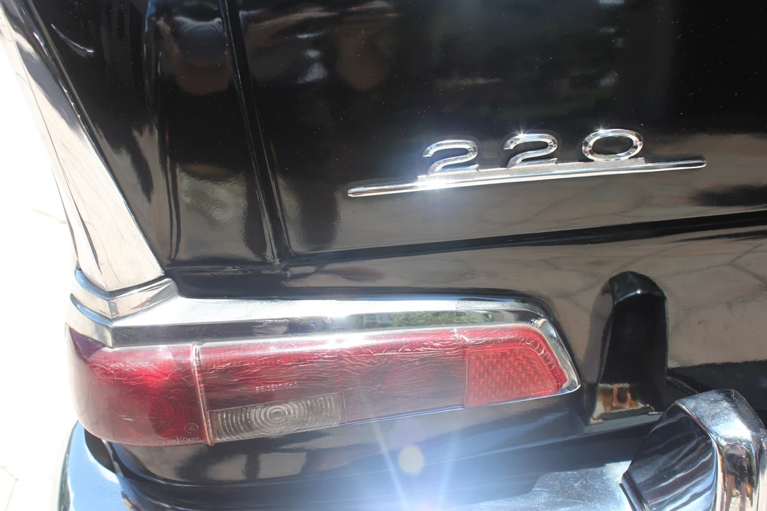 1964 Mercedes-Benz W111 Sedan - Image 15 of 31