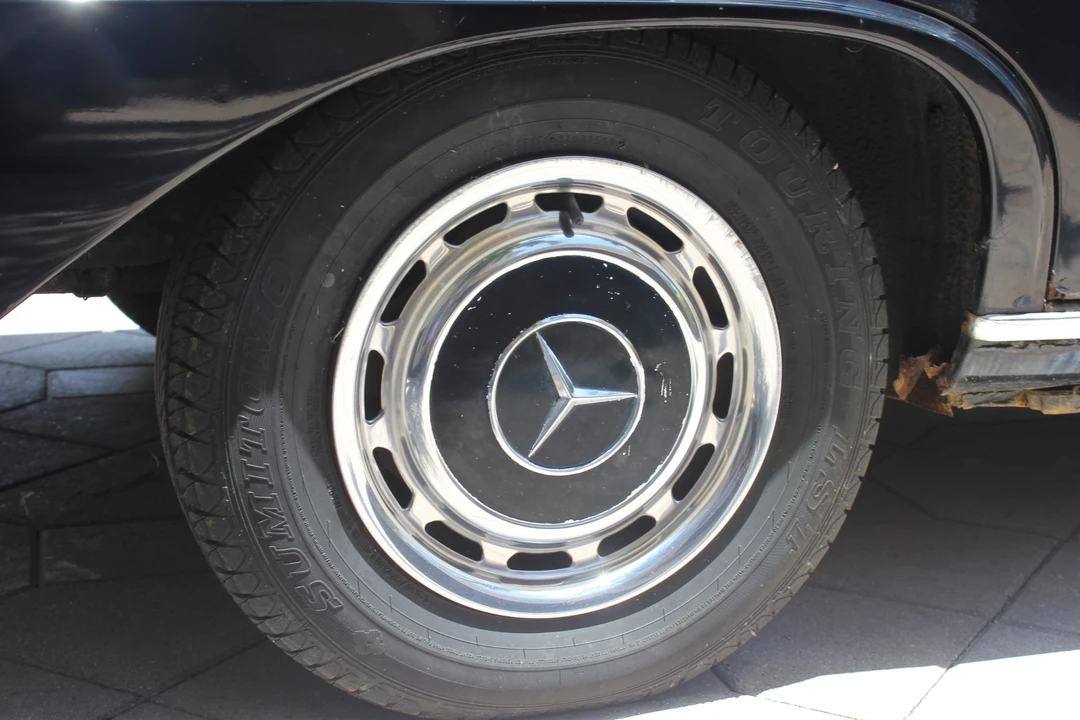 1964 Mercedes-Benz W111 Sedan - Image 23 of 31
