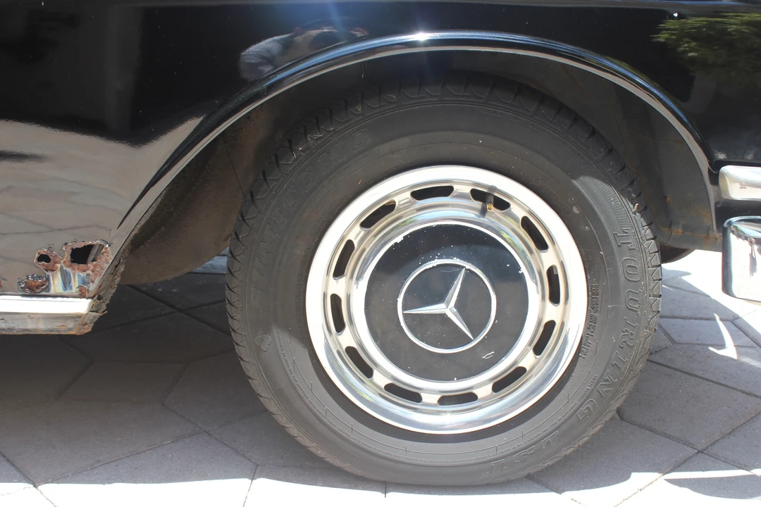 1964 Mercedes-Benz W111 Sedan - Image 24 of 31