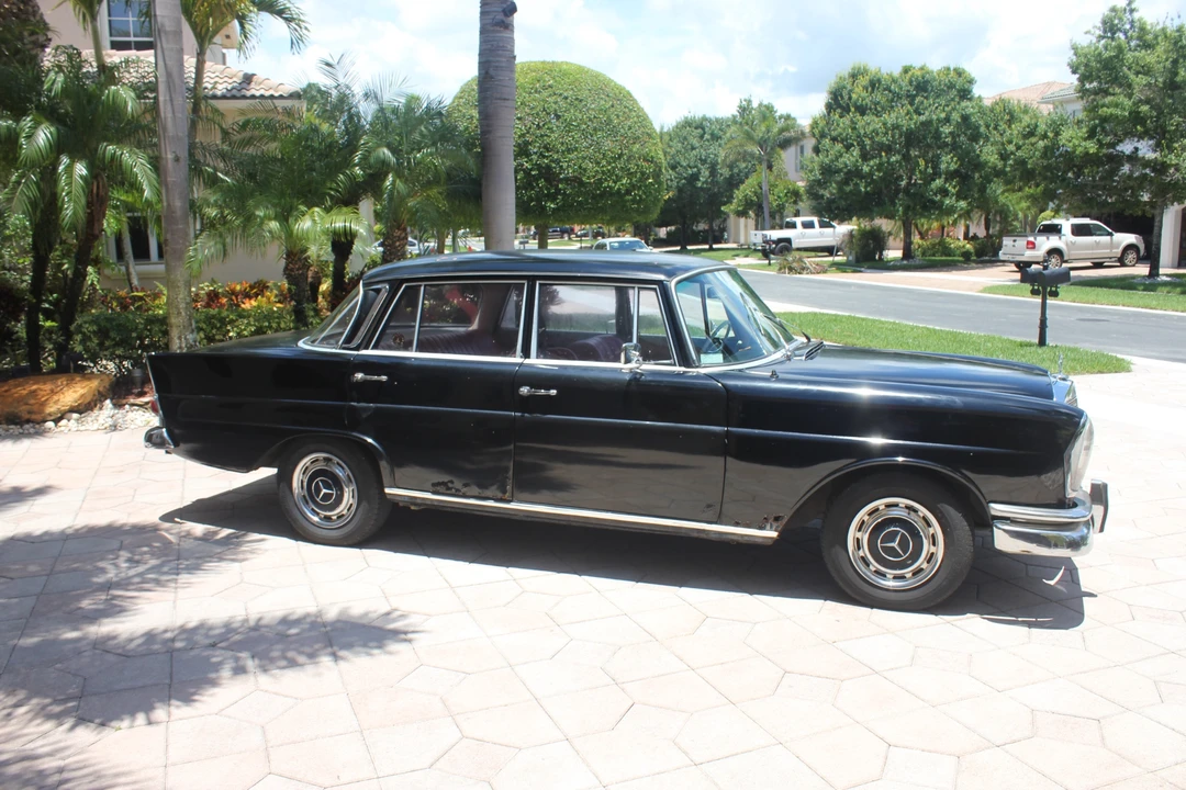 1964 Mercedes-Benz W111 Sedan - Image 5 of 31