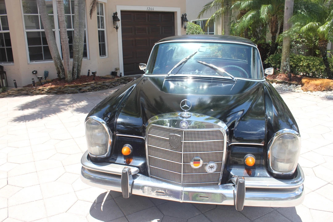 1964 Mercedes-Benz W111 Sedan - Image 6 of 31