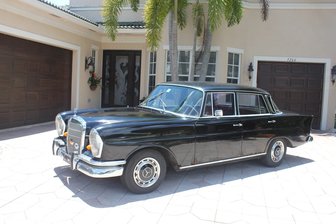 1964 Mercedes-Benz W111 Sedan - Image 2 of 31