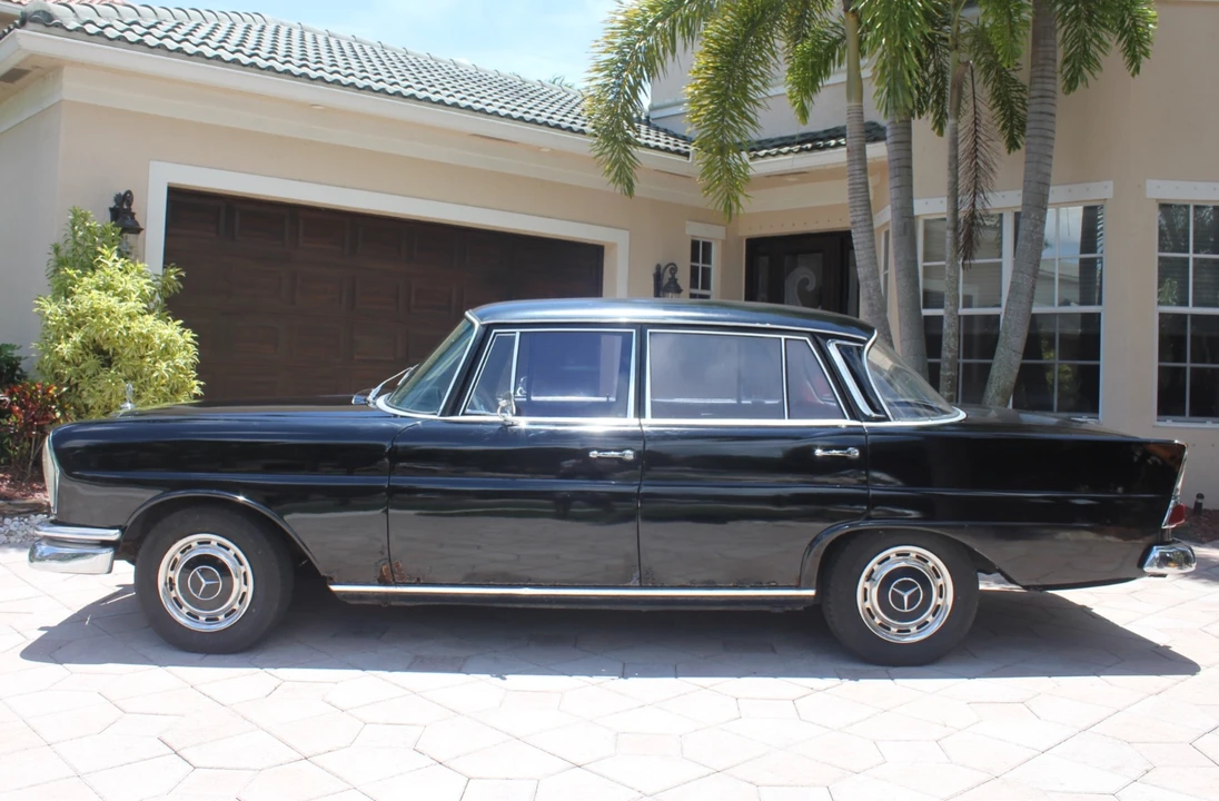 1964 Mercedes-Benz W111 Sedan - Image 3 of 31