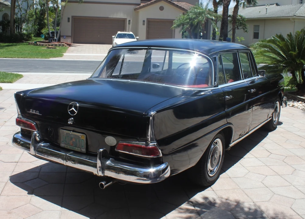 1964 Mercedes-Benz W111 Sedan - Image 4 of 31
