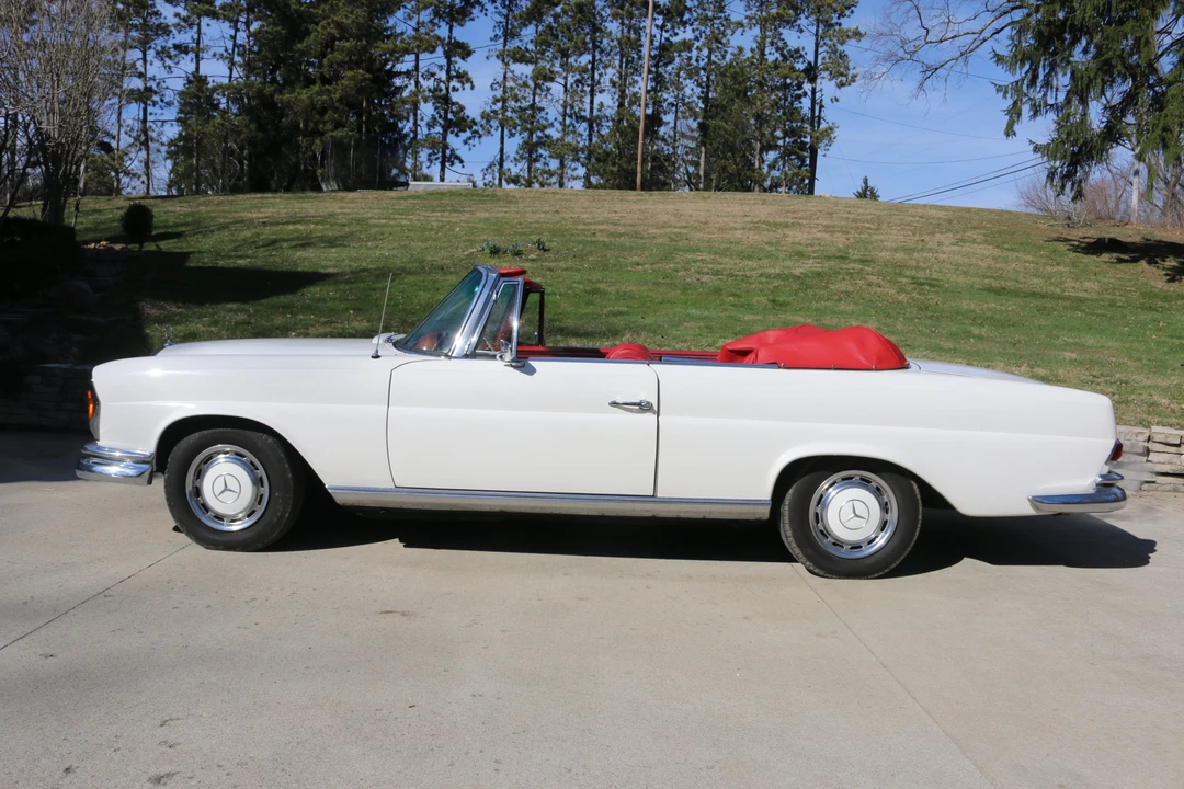 1964 Mercedes-Benz W111 Cabriolet - Image 2 of 31