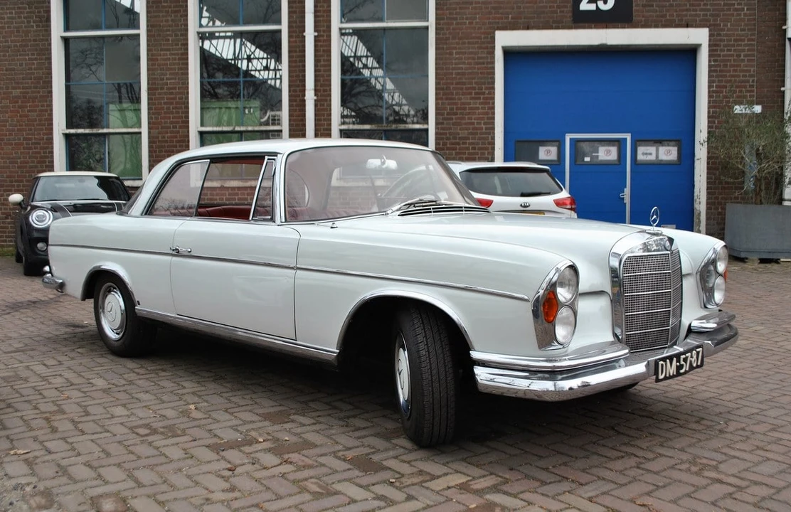 1964 Mercedes-Benz W112 - Image 10 of 30