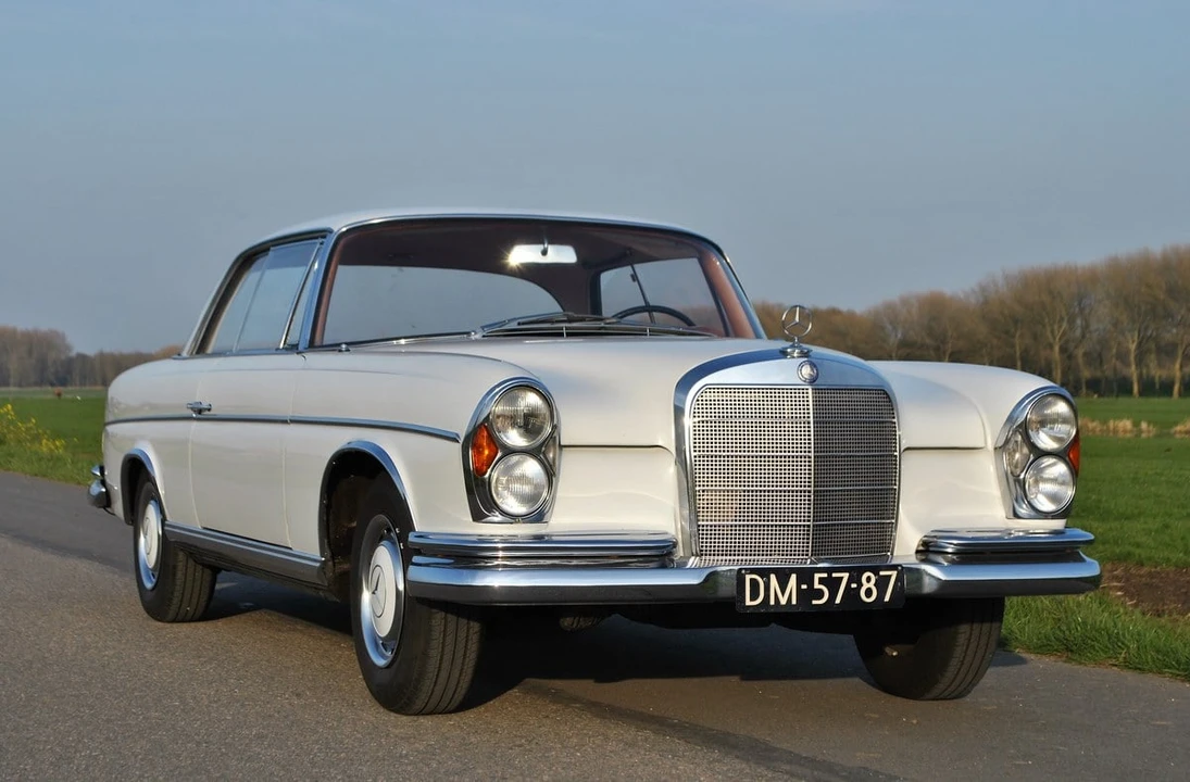 1964 Mercedes-Benz W112 - Image 2 of 30