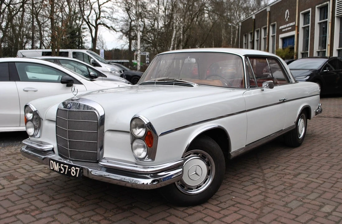 1964 Mercedes-Benz W112 - Image 7 of 30