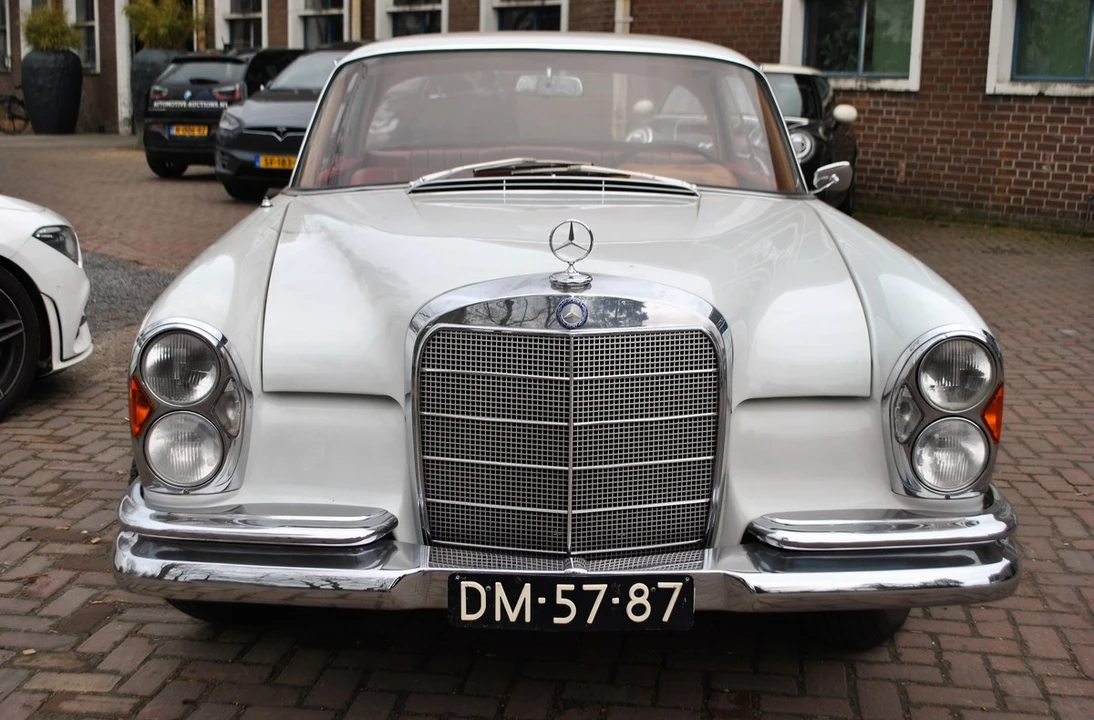 1964 Mercedes-Benz W112 - Image 6 of 30