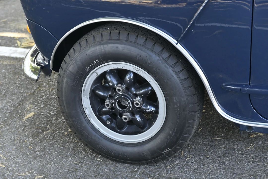 1964 Morris - Image 4 of 31