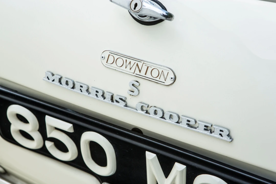 1964 Morris - Image 8 of 31