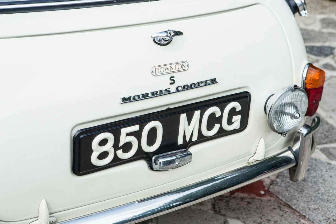 1964 Morris - Image 9 of 31