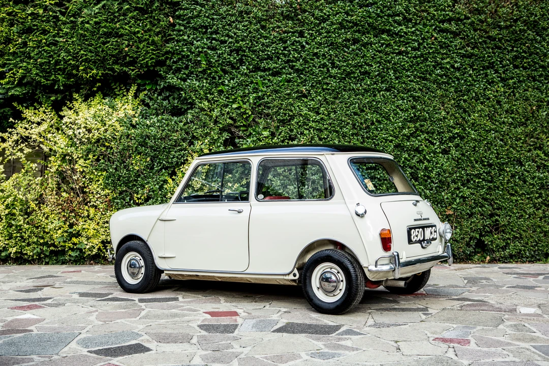 1964 Morris - Image 11 of 31