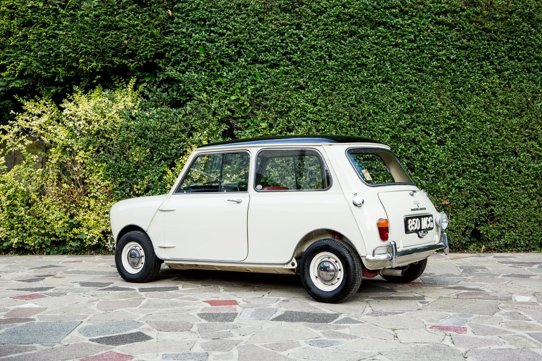 1964 Morris - Image 10 of 31