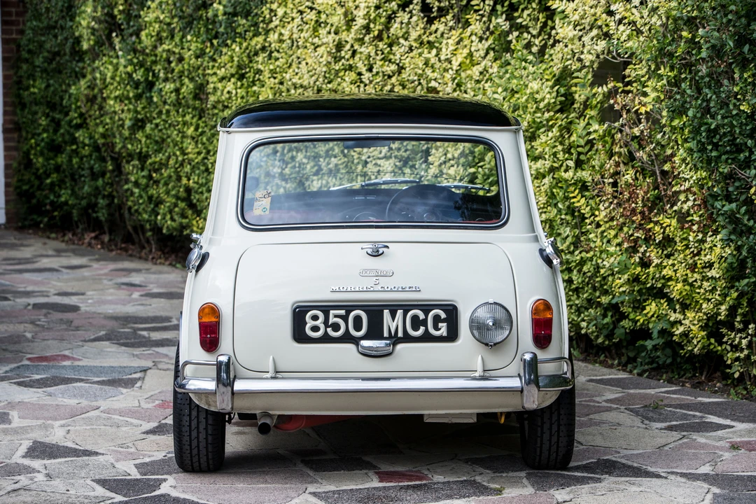 1964 Morris - Image 4 of 31