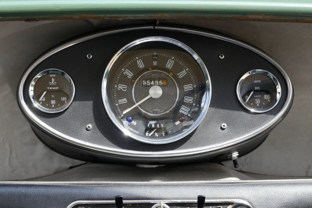 1964 Morris - Image 2 of 12