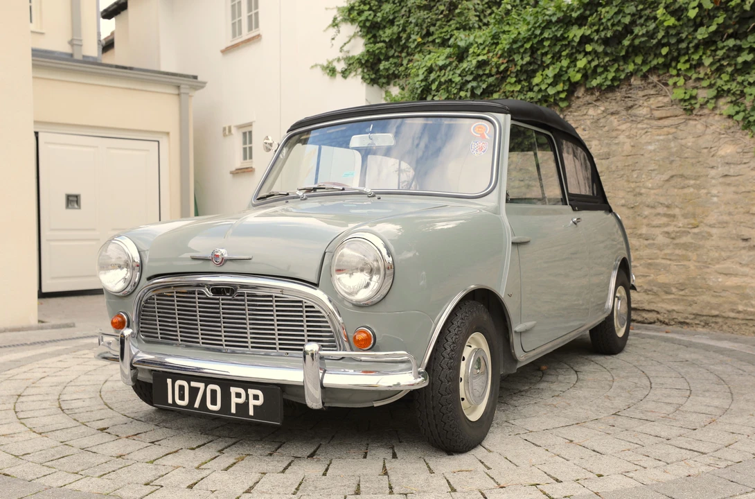 1964 Morris - Image 2 of 31