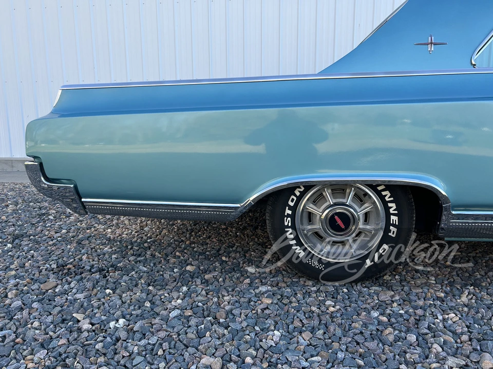 1964 Oldsmobile Starfire - Image 10 of 31