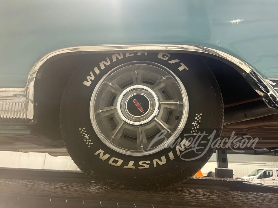 1964 Oldsmobile Starfire - Image 29 of 31