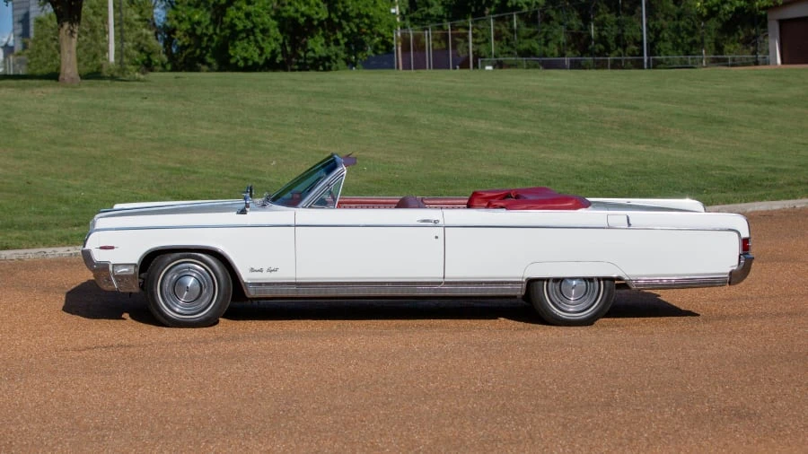 1964 Oldsmobile 98 - Image 2 of 20