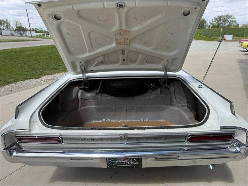 1964 Oldsmobile 88 - Image 28 of 31