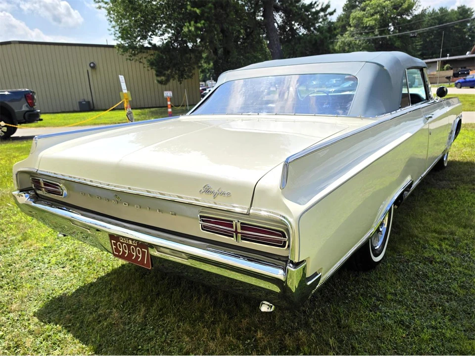 1964 Oldsmobile Starfire - Image 17 of 31