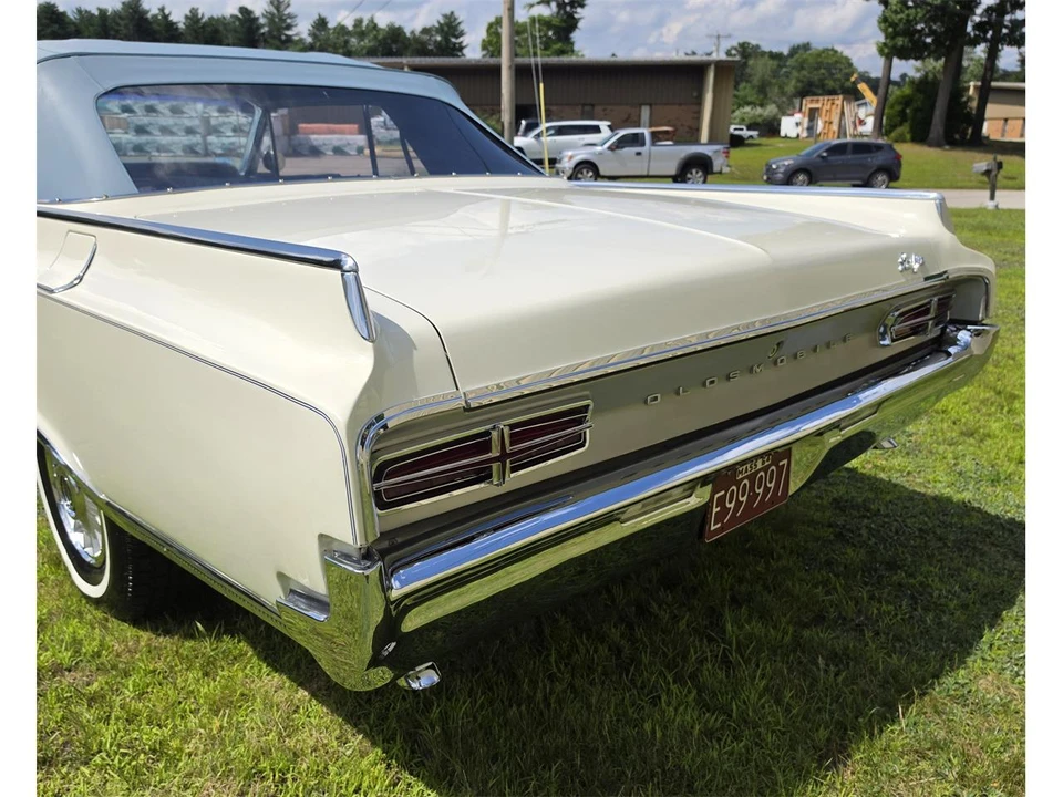 1964 Oldsmobile Starfire - Image 18 of 31