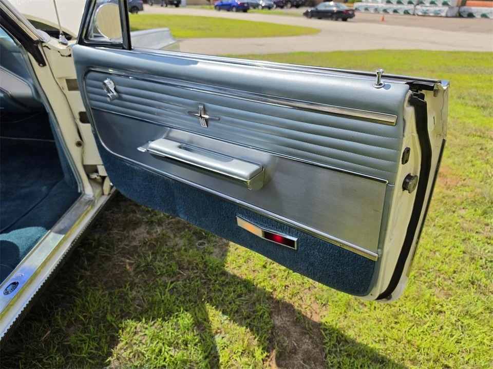 1964 Oldsmobile Starfire - Image 25 of 31