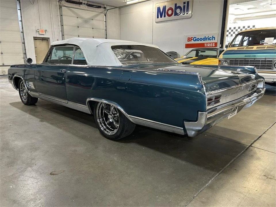 1964 Oldsmobile Starfire - Image 7 of 31