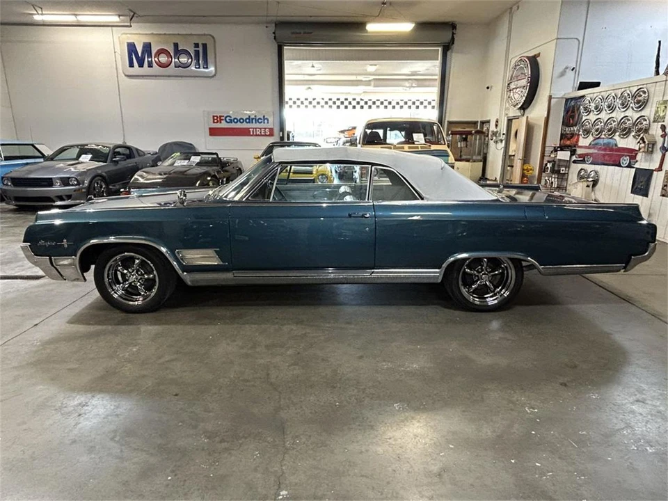 1964 Oldsmobile Starfire - Image 8 of 31