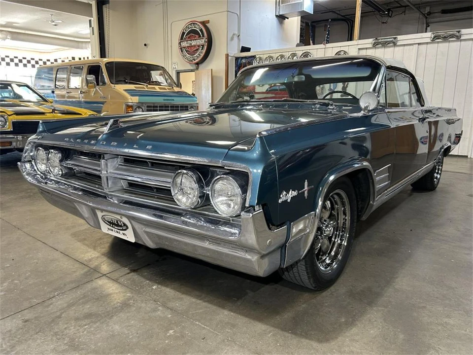 1964 Oldsmobile Starfire - Image 9 of 31