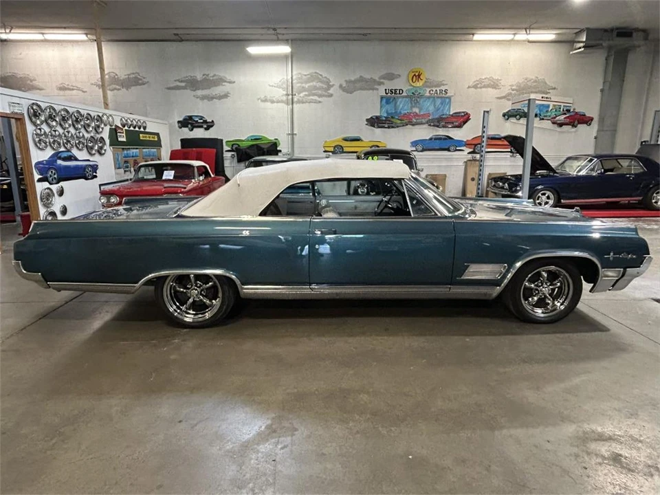 1964 Oldsmobile Starfire - Image 4 of 31