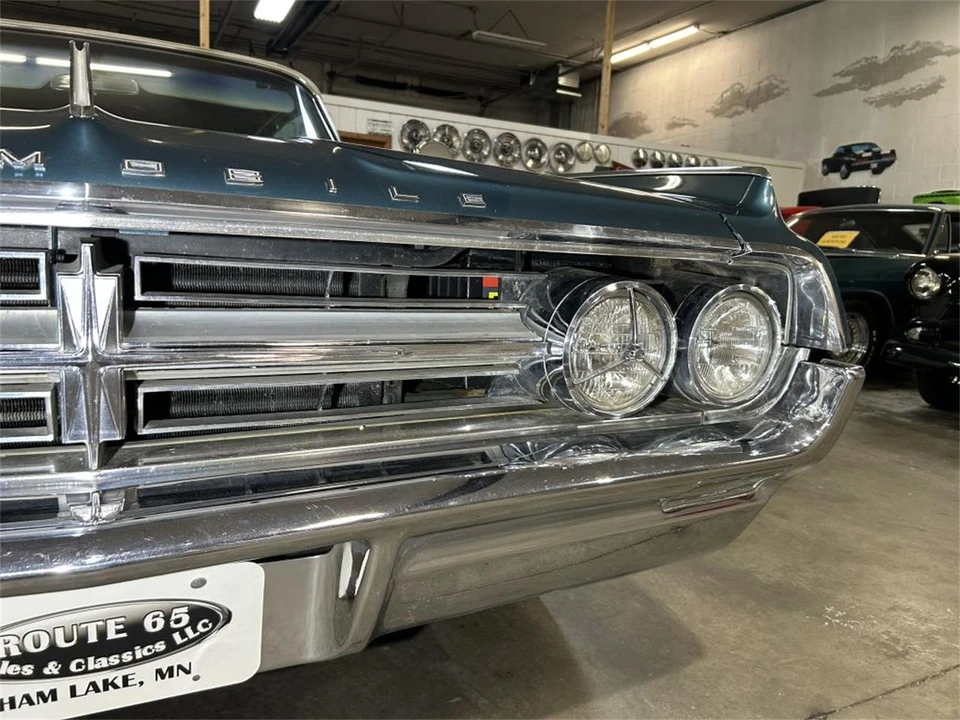 1964 Oldsmobile Starfire - Image 10 of 31