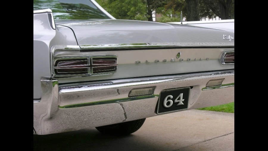 1964 Oldsmobile Starfire - Image 10 of 11