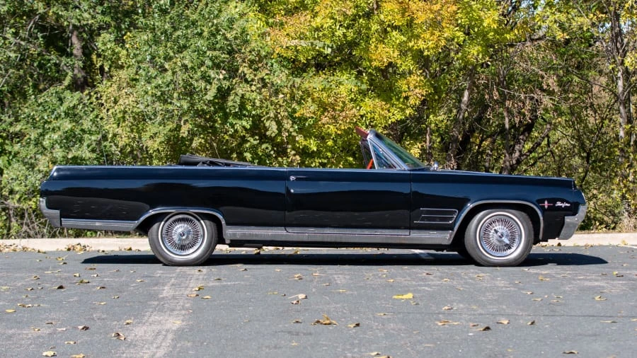 1964 Oldsmobile Starfire - Image 8 of 20