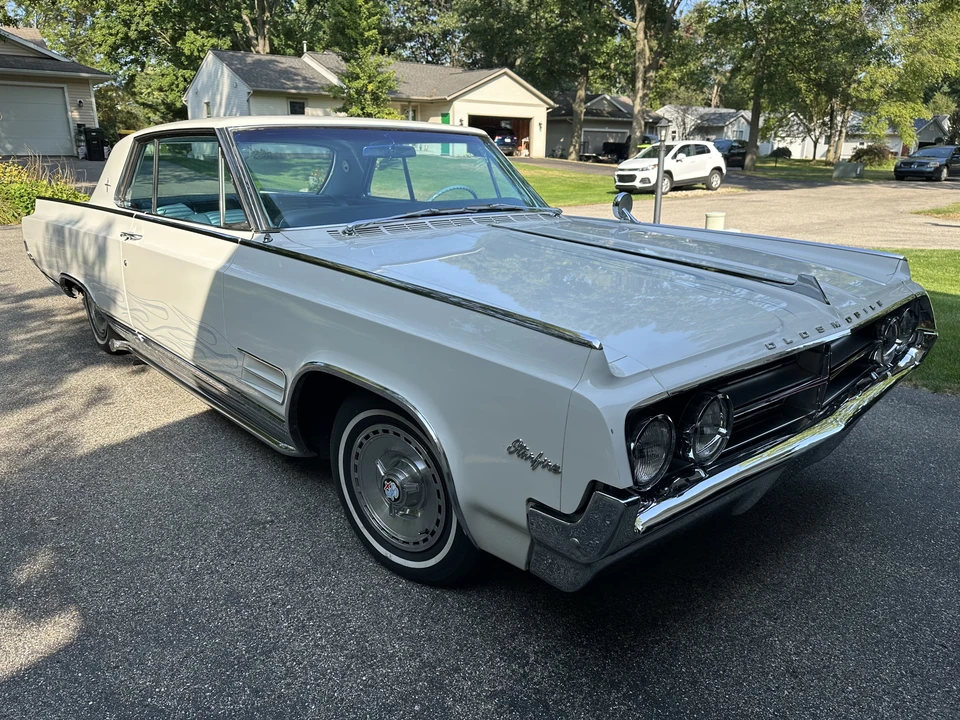 1964 Oldsmobile Starfire - Image 9 of 31