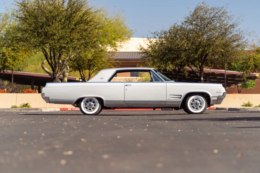 1964 Oldsmobile Starfire - Image 9 of 31
