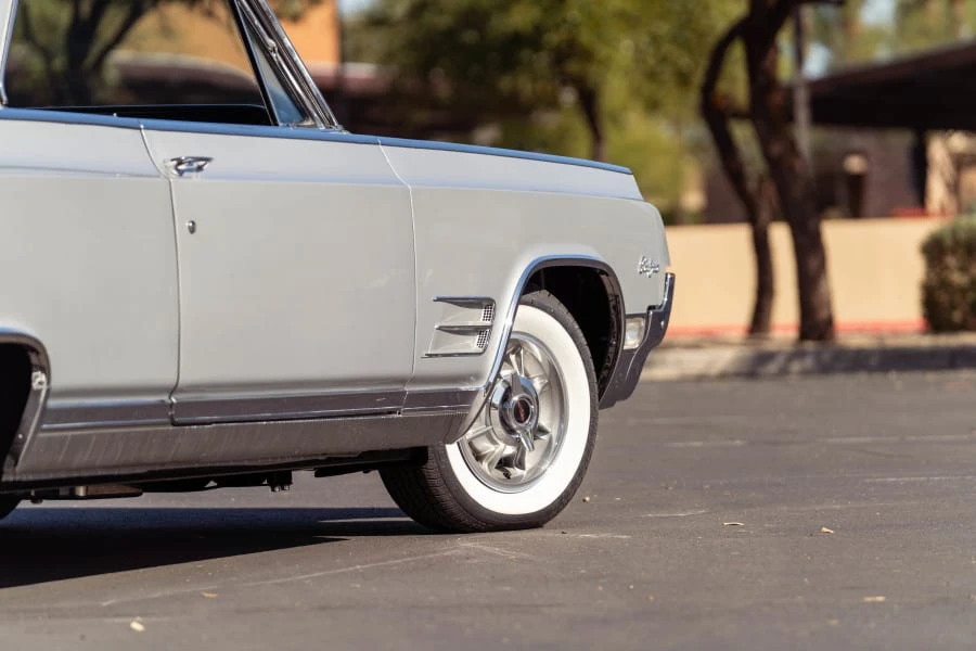 1964 Oldsmobile Starfire - Image 13 of 31